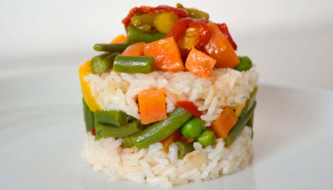 Receta de timbal de arroz con verduras guisadas