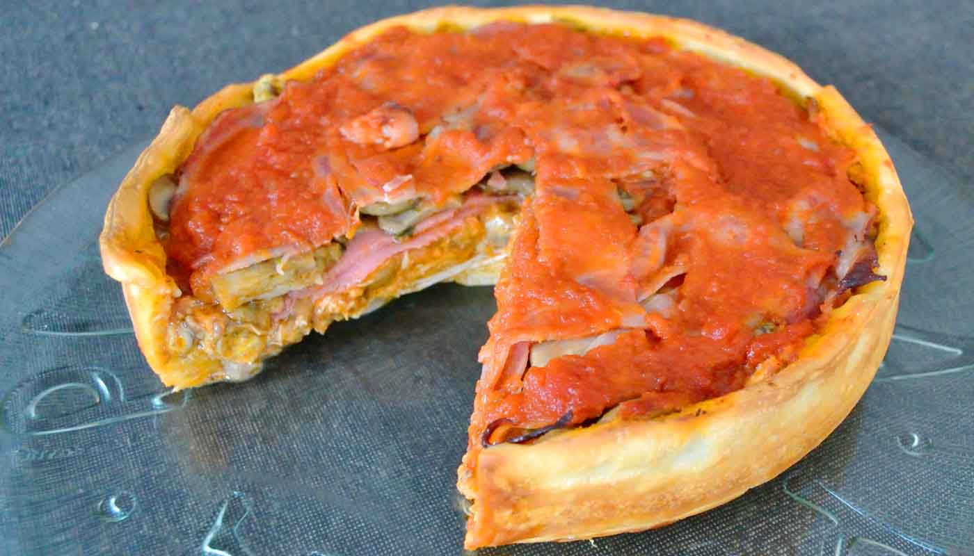 Receta de pizza estilo chicago o deep-dish pizza 