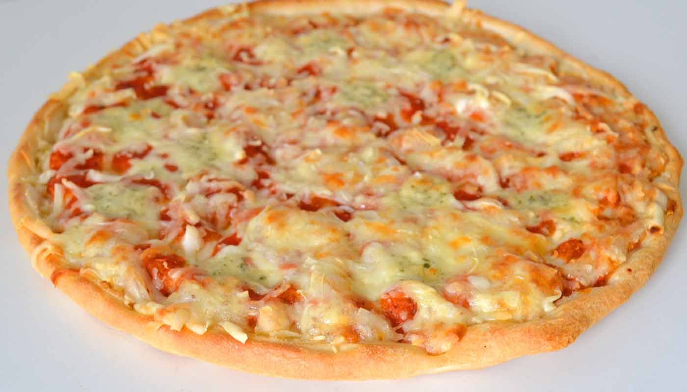Receta de pizza margarita estilo italiano (masa fina)