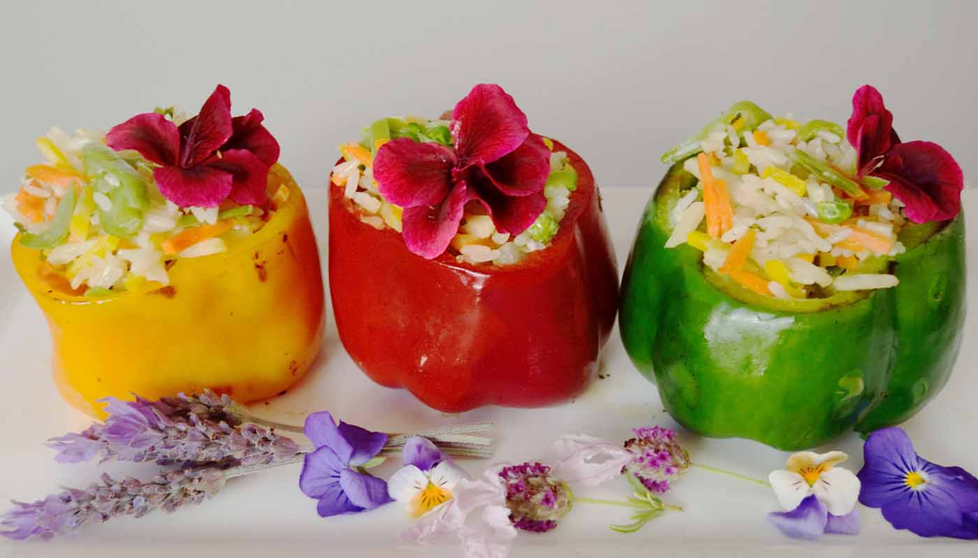 Receta de pimientos rellenos de arroz y flores -  menú romántico de recetas de flores